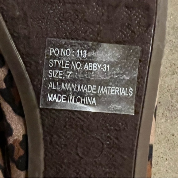 Breckelle's Women's Pointed Toe Slip On Ballet Flats - Picture 3 of 6